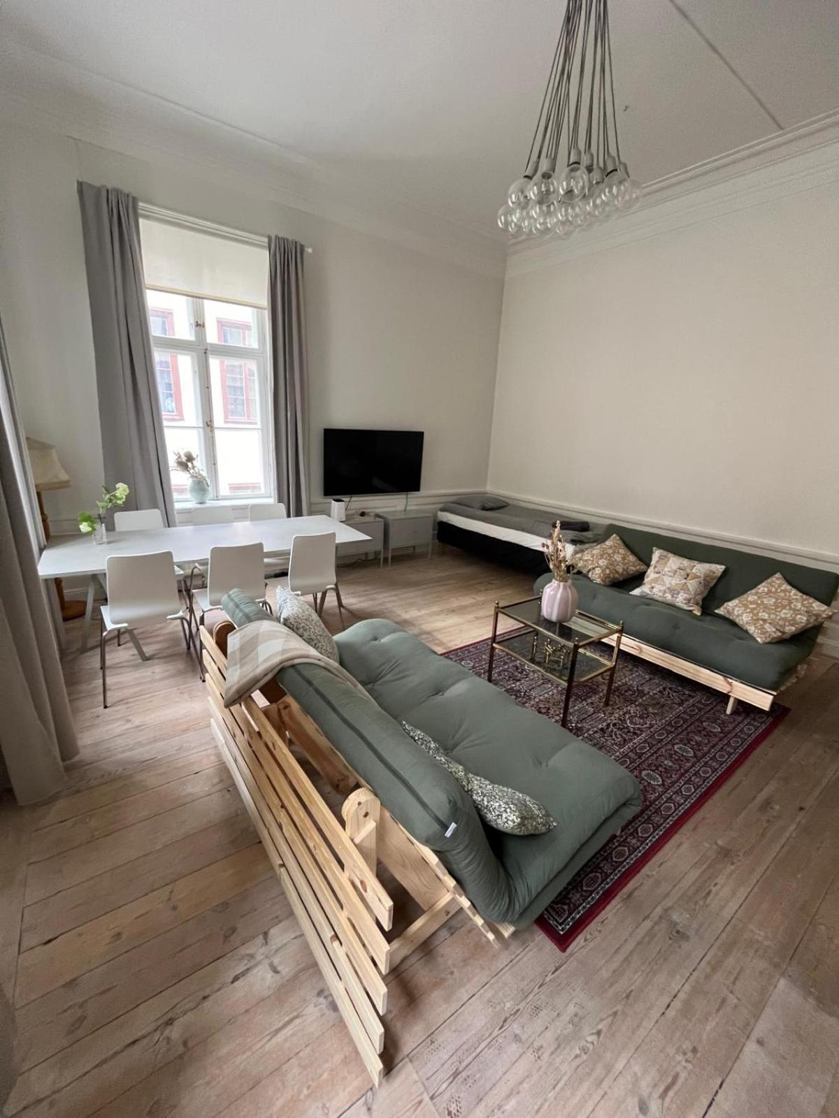 Home Inn Lng20 Stockholm Buitenkant foto